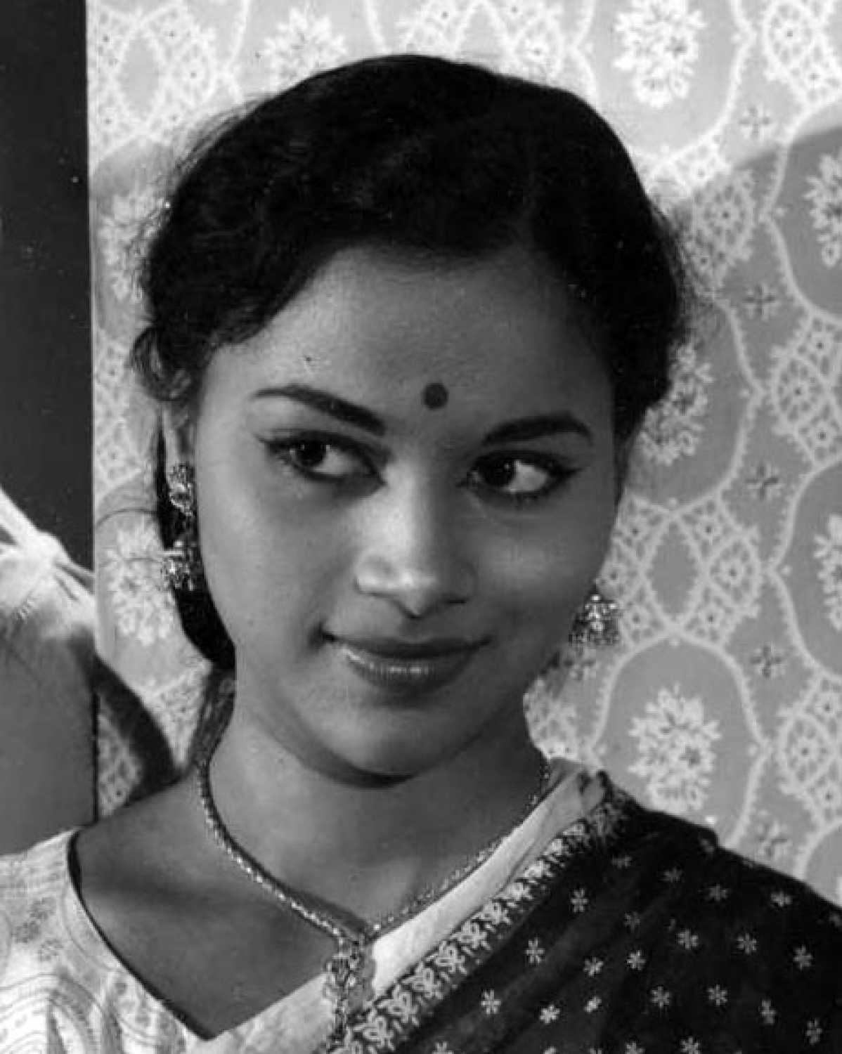 Nirupama Aani Parirani